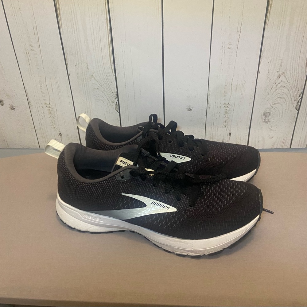 Size 9 - Brooks Revel 4 Black - 120337-1B-063 - Picture 3 of 7